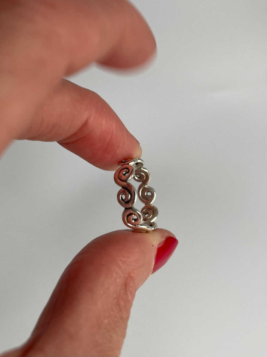 Swirl ring held upright showing the band of flat scrolls