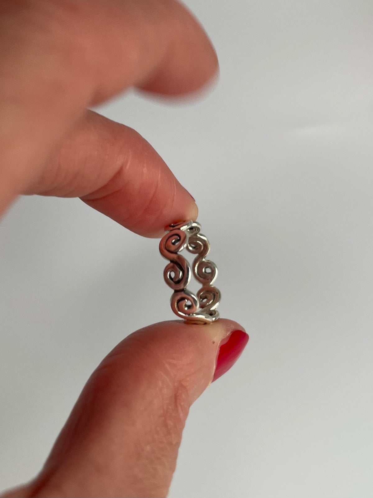 Swirl ring held upright showing the band of flat scrolls