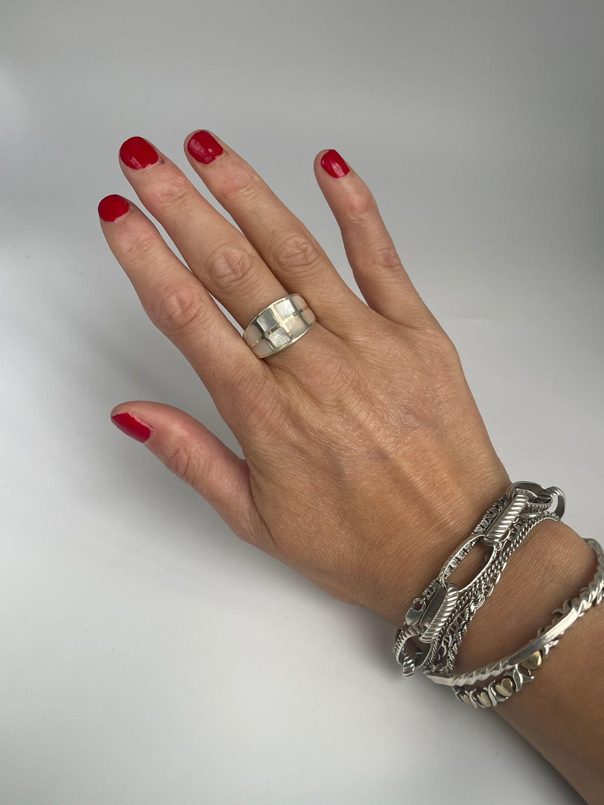 Mother of pearl inlay ring worn on the hand, with bracelets for styling
